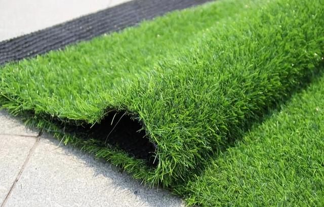 人造草坪铺贴多少钱一平米